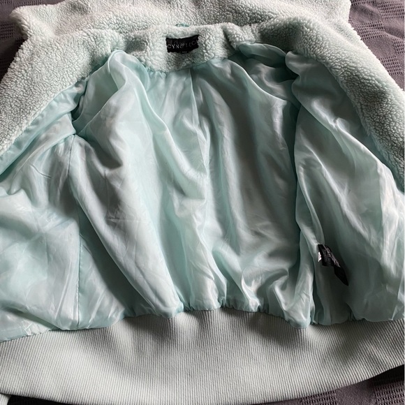 CYN & LUCA Mint Oversized Faux Fur Coat - Picture 12 of 14